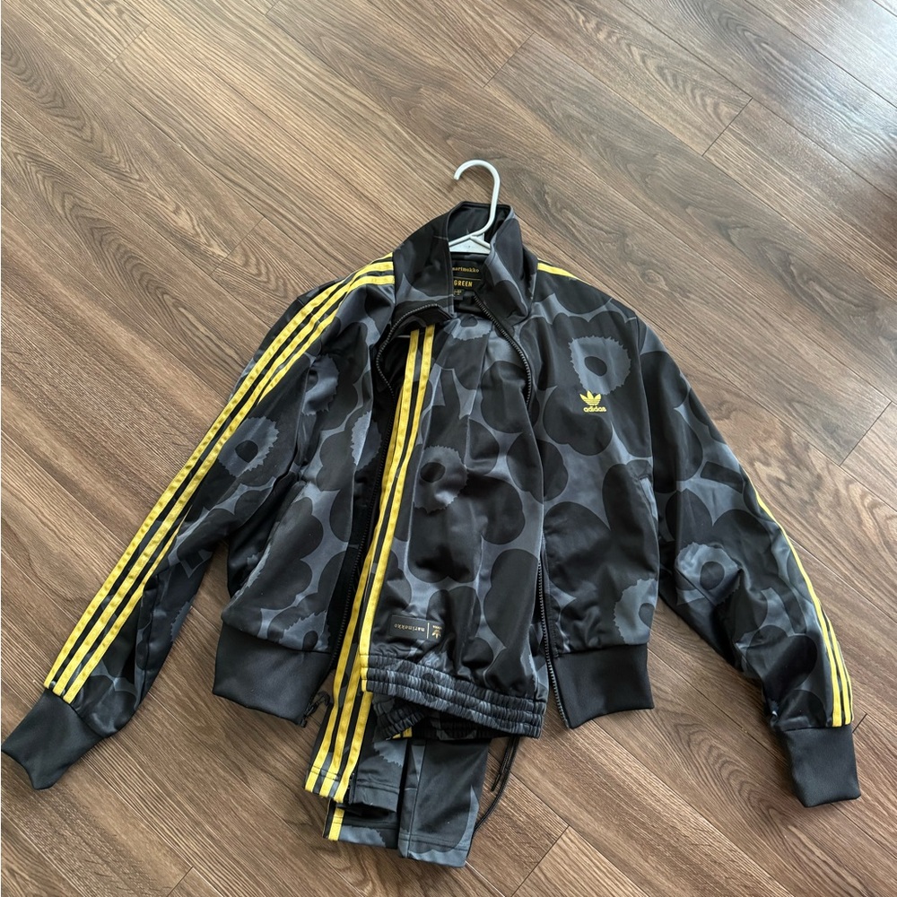 Adidas x Marimekko collab full woman’s tracksuit